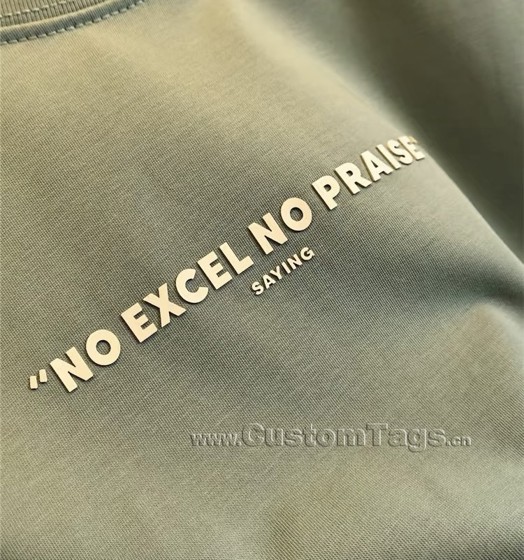 custom silicone labels and tags for jeans short sleeves