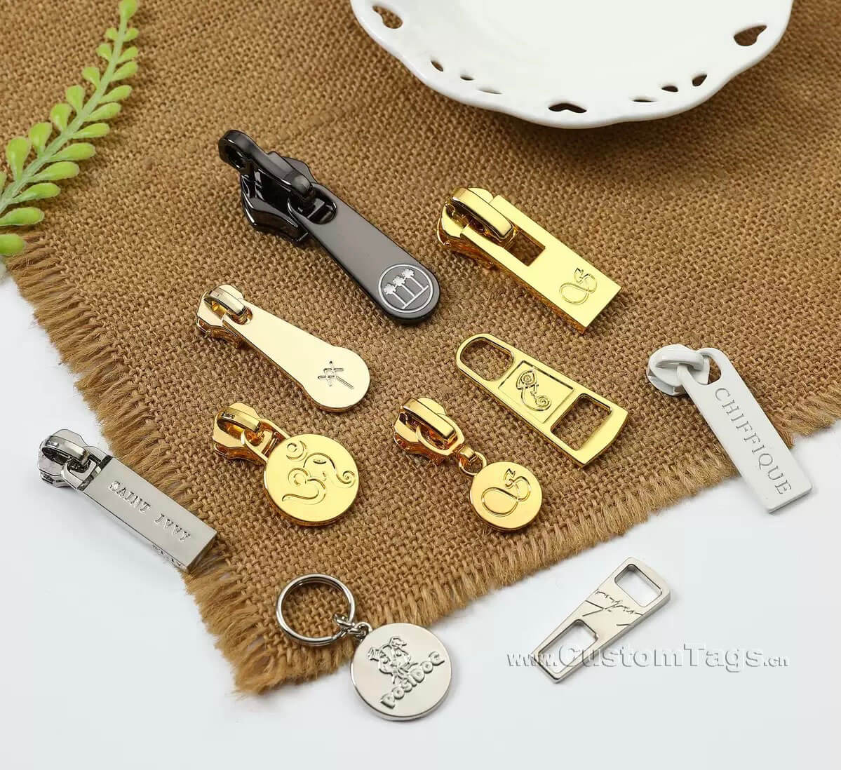 custom metal zipper pulls