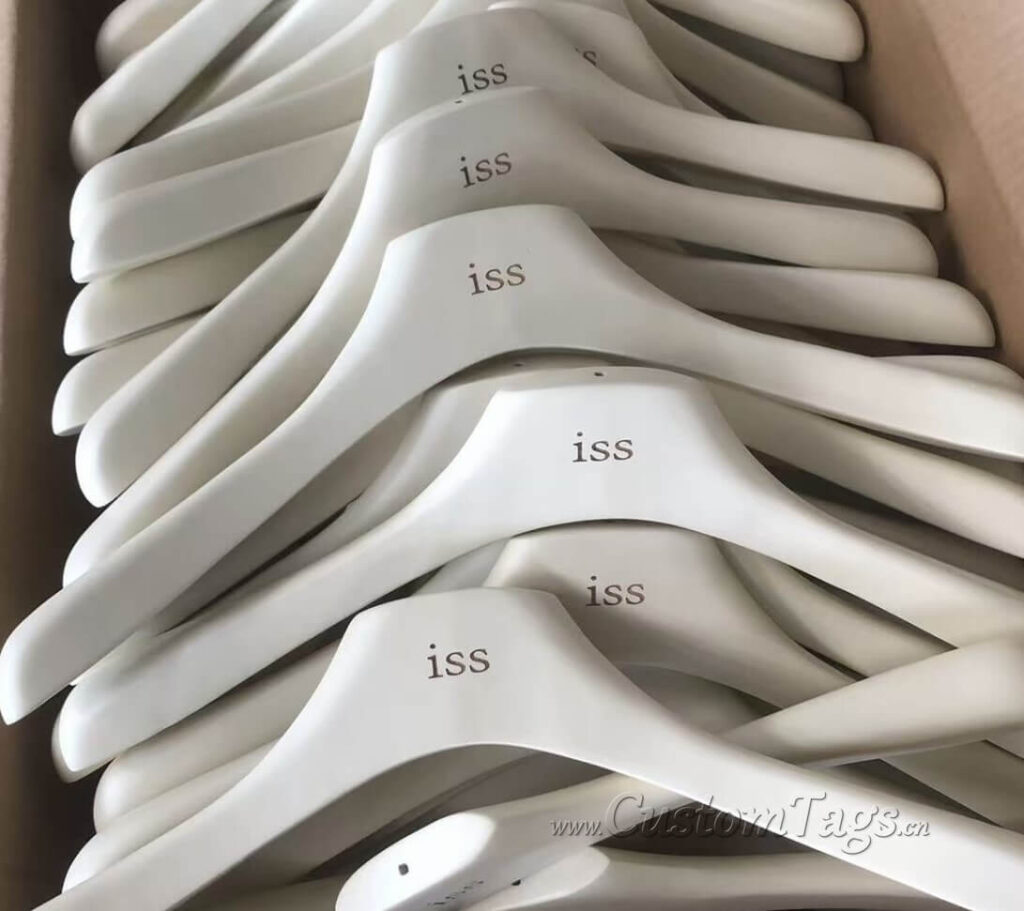wholesale custom luxury clothes hangers